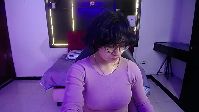 Lili Gomez  online show from 11/08/25, 01:11