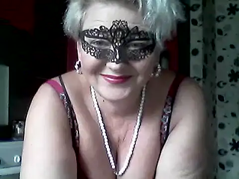 Snapshot of Lisa_Suzie chatting on 09/27/25, 10:20 Lisa Suzie online show from 09/27/25, 10:20