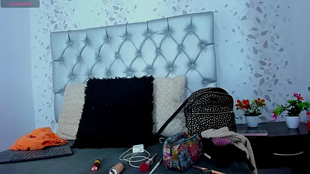 Snapshot of candymery chatting on 01/11/25, 06:33 candymery online show from 01/11/25, 06:33
