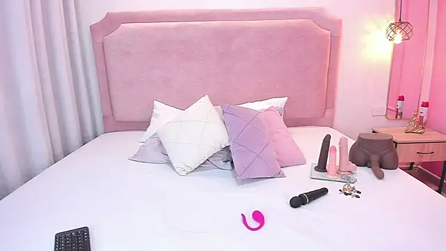 sophiawhite   online show from 03/19/25, 01:18