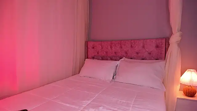 Lia Sweett  online show from 01/13/25, 02:32