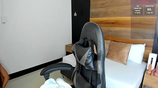 Snapshot of stephanya_ chatting on 10/13/25, 07:25 stephanya online show from 10/13/25, 07:25