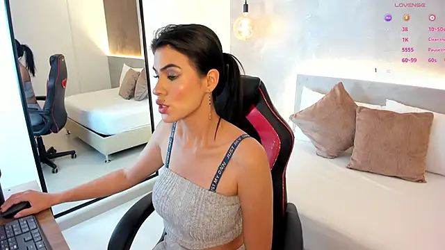 Snapshot of stephanya_ chatting on 10/23/25, 07:23 stephanya online show from 10/23/25, 07:23