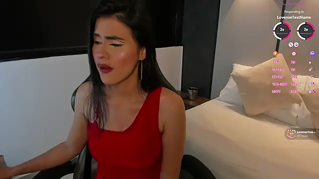 Snapshot of stephanya_ chatting on 10/24/25, 08:05 stephanya online show from 10/24/25, 08:05