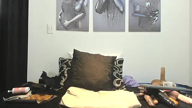 Snapshot of Roxanne_squirt chatting on 03/17/25, 07:13 Roxanne squirt online show from 03/17/25, 07:13
