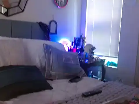 Snapshot of Hollyhudson123 chatting on 09/17/25, 08:43 Hollyhudson123 online show from 09/17/25, 08:43