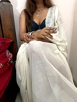 Snapshot of HoneyBearCpl chatting on 10/29/25, 03:36 HoneyBearCpl online show from 10/29/25, 03:36