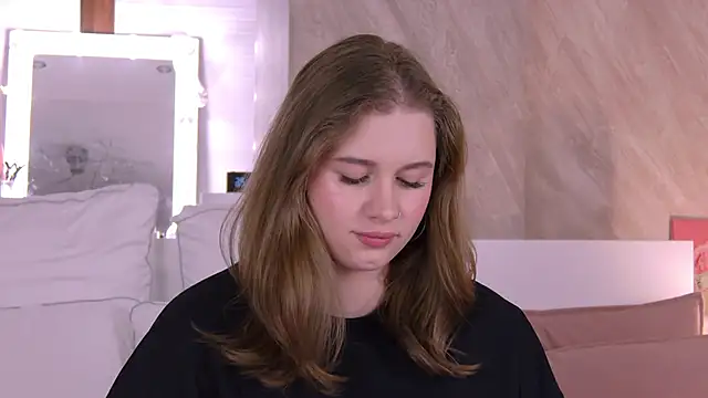 EllieHayes online show from 10/17/25, 05:26