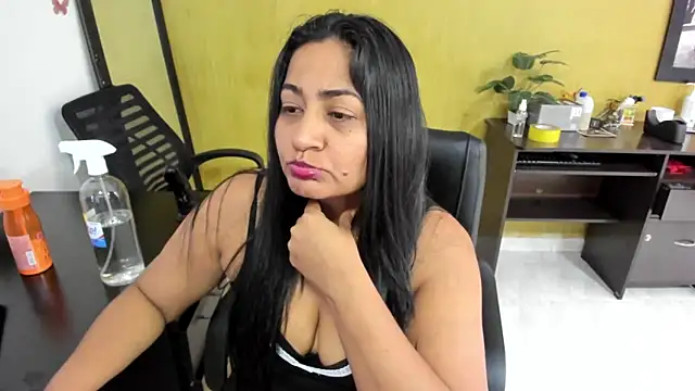 Snapshot of Adele_Sweett chatting on 01/24/25, 08:00 Adele Sweett online show from 01/24/25, 08:00