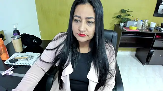 Snapshot of Adele_Sweett chatting on 02/05/25, 10:19 Adele Sweett online show from 02/05/25, 10:19