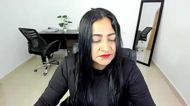 Snapshot of Adele_Sweett chatting on 02/11/25, 11:32 Adele Sweett online show from 02/11/25, 11:32