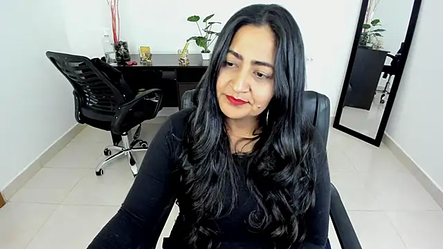 Snapshot of Adele_Sweett chatting on 03/04/25, 04:30 Adele Sweett online show from 03/04/25, 04:30