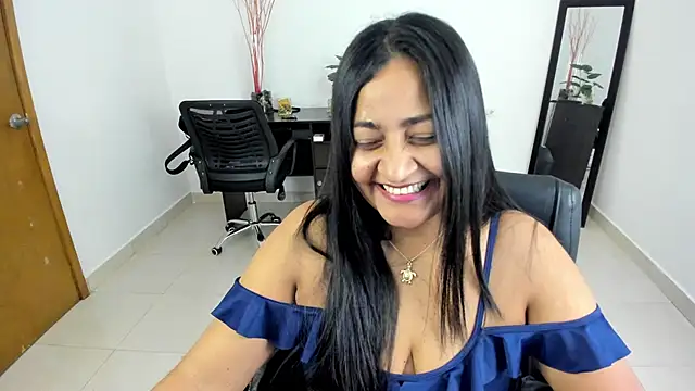 Snapshot of Adele_Sweett chatting on 03/10/25, 04:25 Adele Sweett online show from 03/10/25, 04:25