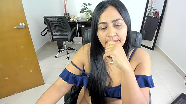 Snapshot of Adele_Sweett chatting on 03/10/25, 07:29 Adele Sweett online show from 03/10/25, 07:29