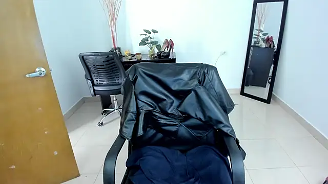 Snapshot of Adele_Sweett chatting on 03/11/25, 01:23 Adele Sweett online show from 03/11/25, 01:23