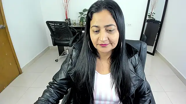 Snapshot of Adele_Sweett chatting on 03/12/25, 01:08 Adele Sweett online show from 03/12/25, 01:08