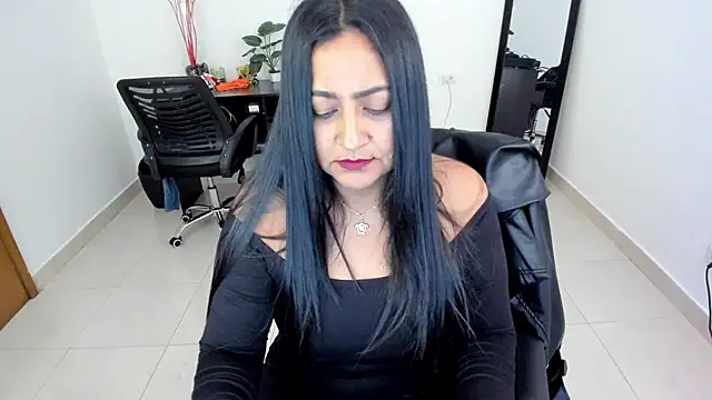 Snapshot of Adele_Sweett chatting on 03/13/25, 04:12 Adele Sweett online show from 03/13/25, 04:12