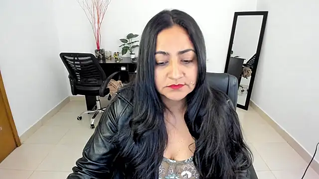 Snapshot of Adele_Sweett chatting on 03/21/25, 01:45 Adele Sweett online show from 03/21/25, 01:45