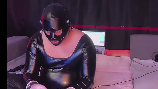 Snapshot of Nebenangeil chatting on 12/22/24, 09:09 Nebenangeil online show from 12/22/24, 09:09