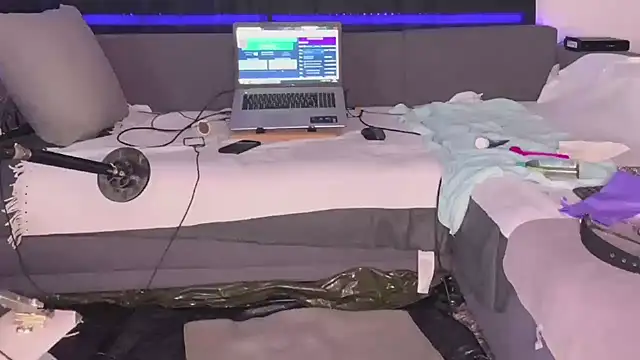 Snapshot of Nebenangeil chatting on 01/31/25, 02:04 Nebenangeil online show from 01/31/25, 02:04