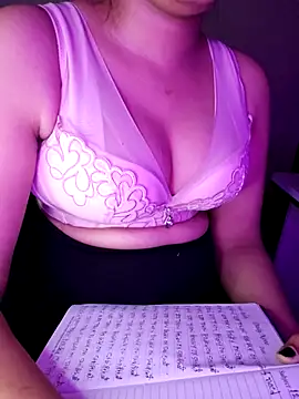 Snapshot of Olivia3 chatting on 02/11/25, 07:48 Olivia3 online show from 02/11/25, 07:48