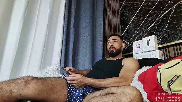 Snapshot of BEN_BLAZE chatting on 11/17/25, 12:22 BEN BLAZE online show from 11/17/25, 12:22