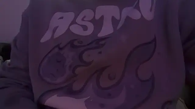 Snapshot of houy111111 chatting on 11/15/25, 04:03 houy111111 online show from 11/15/25, 04:03