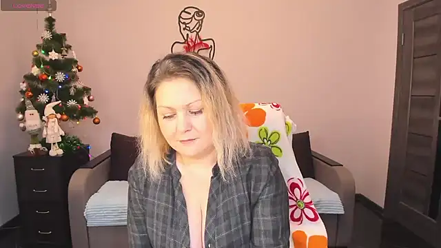 Snapshot of Milana_Blake chatting on 12/24/24, 10:11 Milana Blake online show from 12/24/24, 10:11