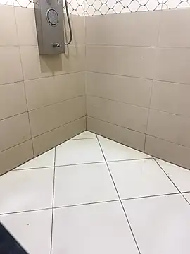 Snapshot of Lahcene chatting on 10/15/25, 03:23 Lahcene online show from 10/15/25, 03:23