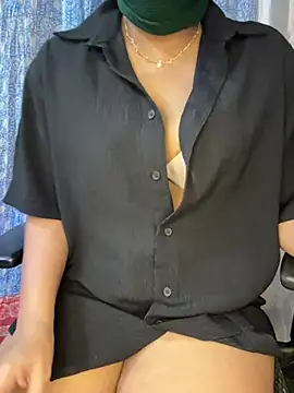 Snapshot of stylishpooja chatting on 12/12/24, 05:15 stylishpooja online show from 12/12/24, 05:15