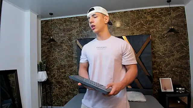 Flynn Riider online show from 01/11/25, 11:34