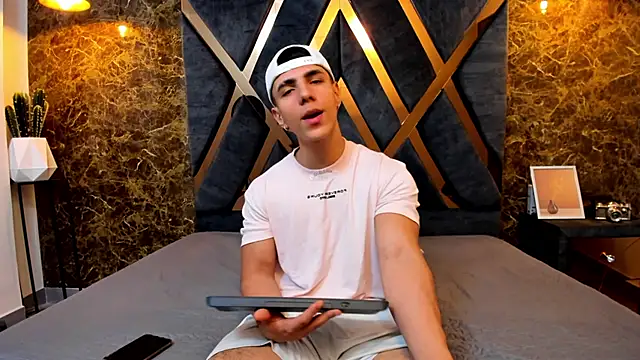 Flynn Riider online show from 01/17/25, 02:28