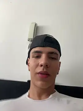 Flynn Riider online show from 02/18/25, 08:47