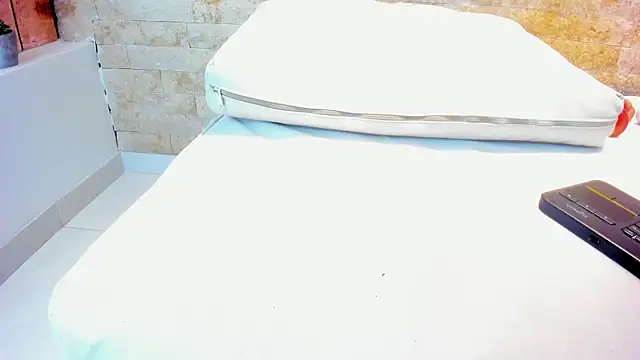 mia roldan  online show from 01/14/25, 11:48