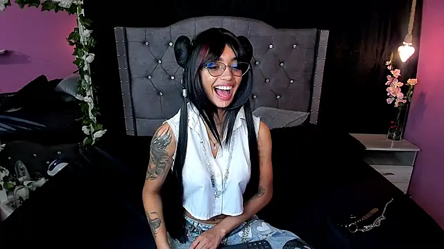 Snapshot of slutty_venus chatting on 03/02/25, 05:23 slutty venus online show from 03/02/25, 05:23