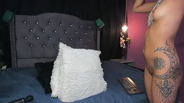 Snapshot of slutty_venus chatting on 03/22/25, 05:17 slutty venus online show from 03/22/25, 05:17