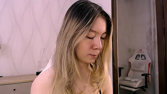 Babby Rabbit online show from 11/12/25, 02:39