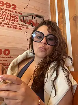 Gabriela-Parker  online show from 11/23/25, 07:57