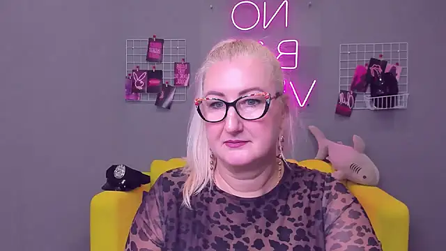 Snapshot of ChristyBrooks chatting on 12/20/24, 12:05 ChristyBrooks online show from 12/20/24, 12:05