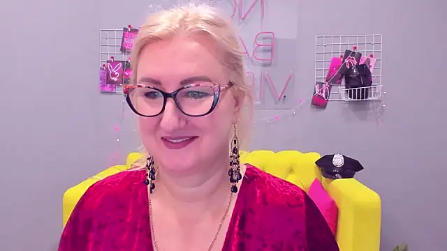 Snapshot of ChristyBrooks chatting on 01/09/25, 12:52 ChristyBrooks online show from 01/09/25, 12:52