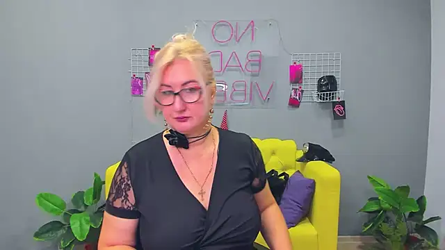 Snapshot of ChristyBrooks chatting on 01/27/25, 12:16 ChristyBrooks online show from 01/27/25, 12:16
