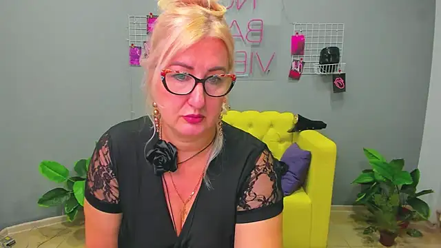 Snapshot of ChristyBrooks chatting on 01/27/25, 03:18 ChristyBrooks online show from 01/27/25, 03:18