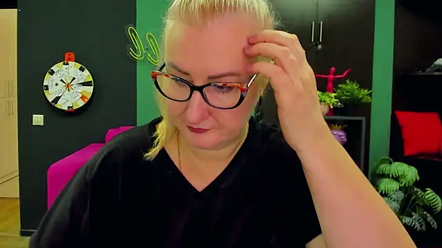 Snapshot of ChristyBrooks chatting on 02/06/25, 12:16 ChristyBrooks online show from 02/06/25, 12:16