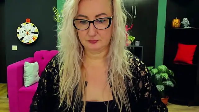 Snapshot of ChristyBrooks chatting on 03/19/25, 12:34 ChristyBrooks online show from 03/19/25, 12:34