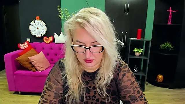 ChristyBrooks online show from 11/12/25, 06:14