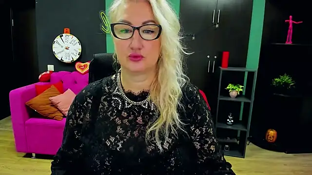 ChristyBrooks online show from 11/19/25, 06:13