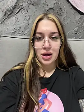 VikiDemi online show from 11/08/25, 03:56