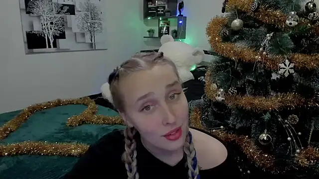 Snapshot of LinaTruly chatting on 12/14/24, 11:12 LinaTruly online show from 12/14/24, 11:12