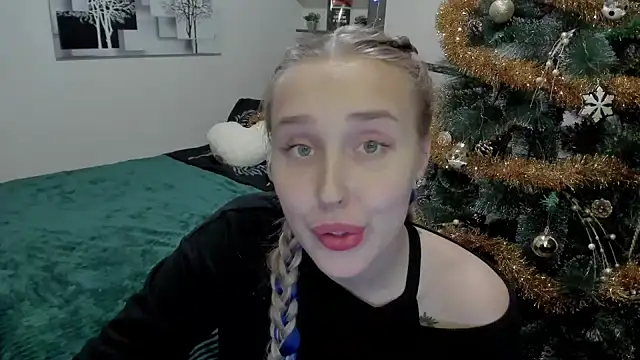 Snapshot of LinaTruly chatting on 12/15/24, 02:19 LinaTruly online show from 12/15/24, 02:19