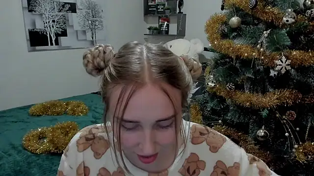 Snapshot of LinaTruly chatting on 12/18/24, 10:24 LinaTruly online show from 12/18/24, 10:24